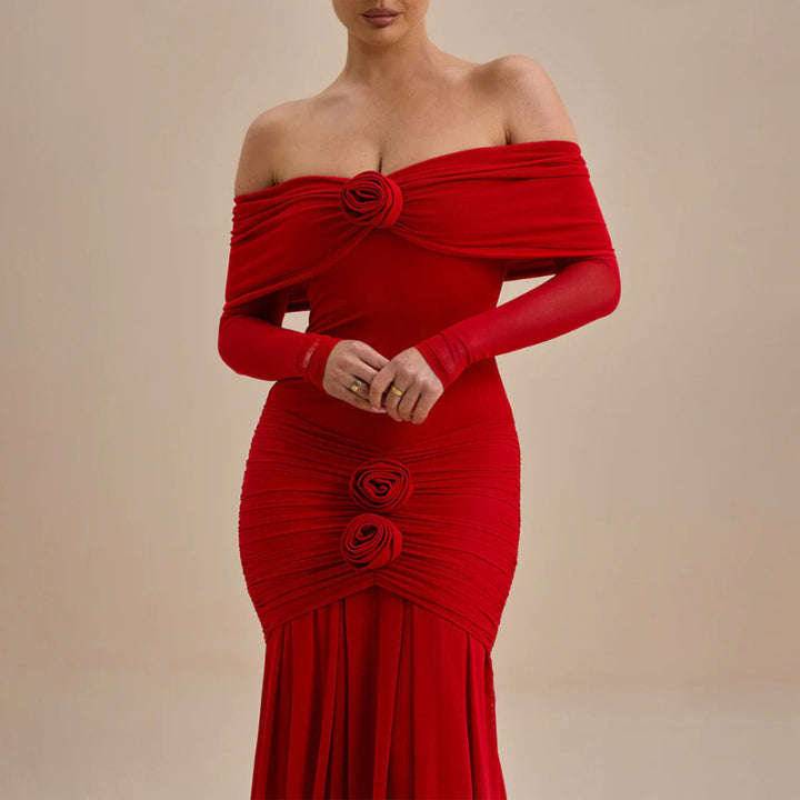Damernas maxiklänning med off-shoulder silhuett och dekorativa rosor Mirla-Eva Jonsson