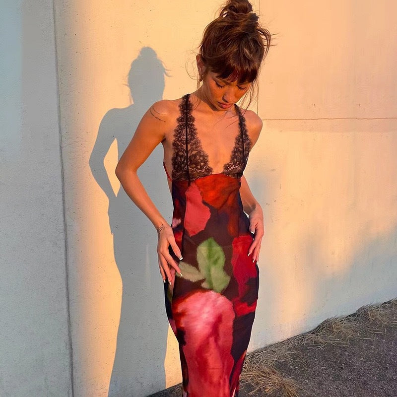 Damernas maxiklänning med raffinerad spetsdekoration och blommönster Mirla-Eva Jonsson
