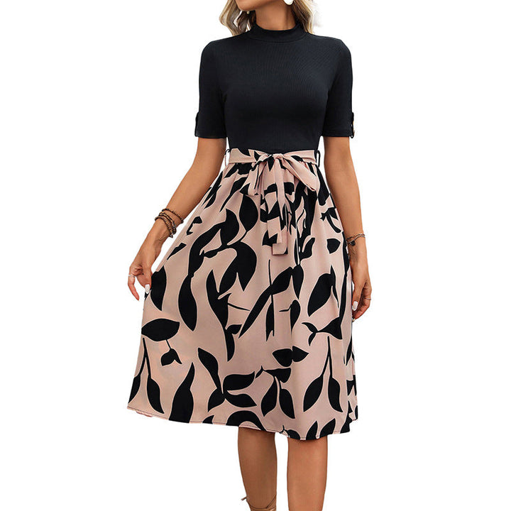 Damernas midiklänning med elastiskt midjeband och elegant blommönster Mirla-Eva Jonsson
