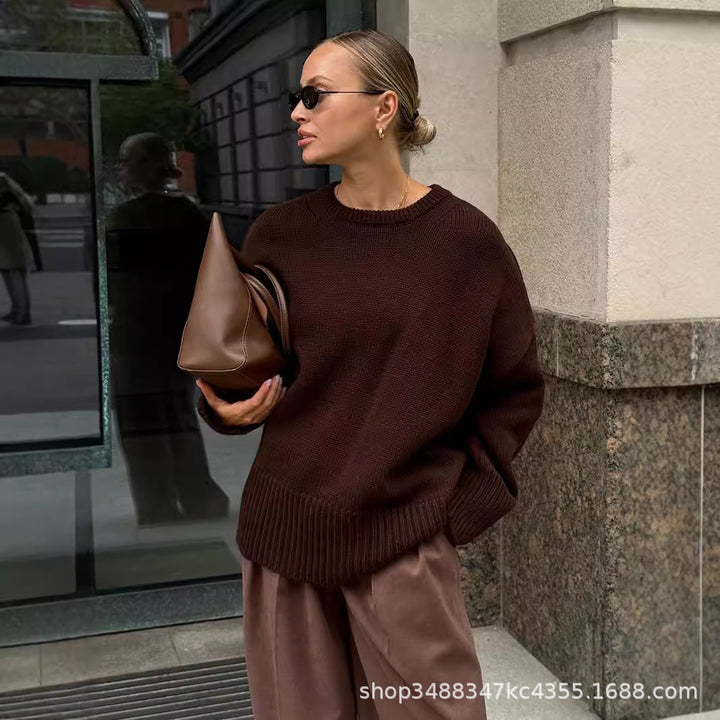 Damernas mjuka oversized stickad tröja med breda muddar Mirla-Eva Jonsson