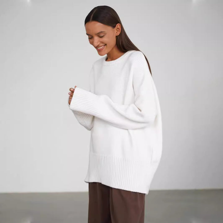 Damernas mjuka oversized stickad tröja med breda muddar Mirla-Eva Jonsson