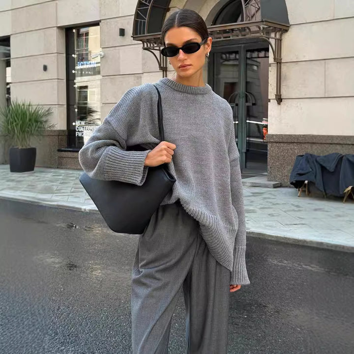 Damernas mjuka oversized stickad tröja med breda muddar Mirla-Eva Jonsson
