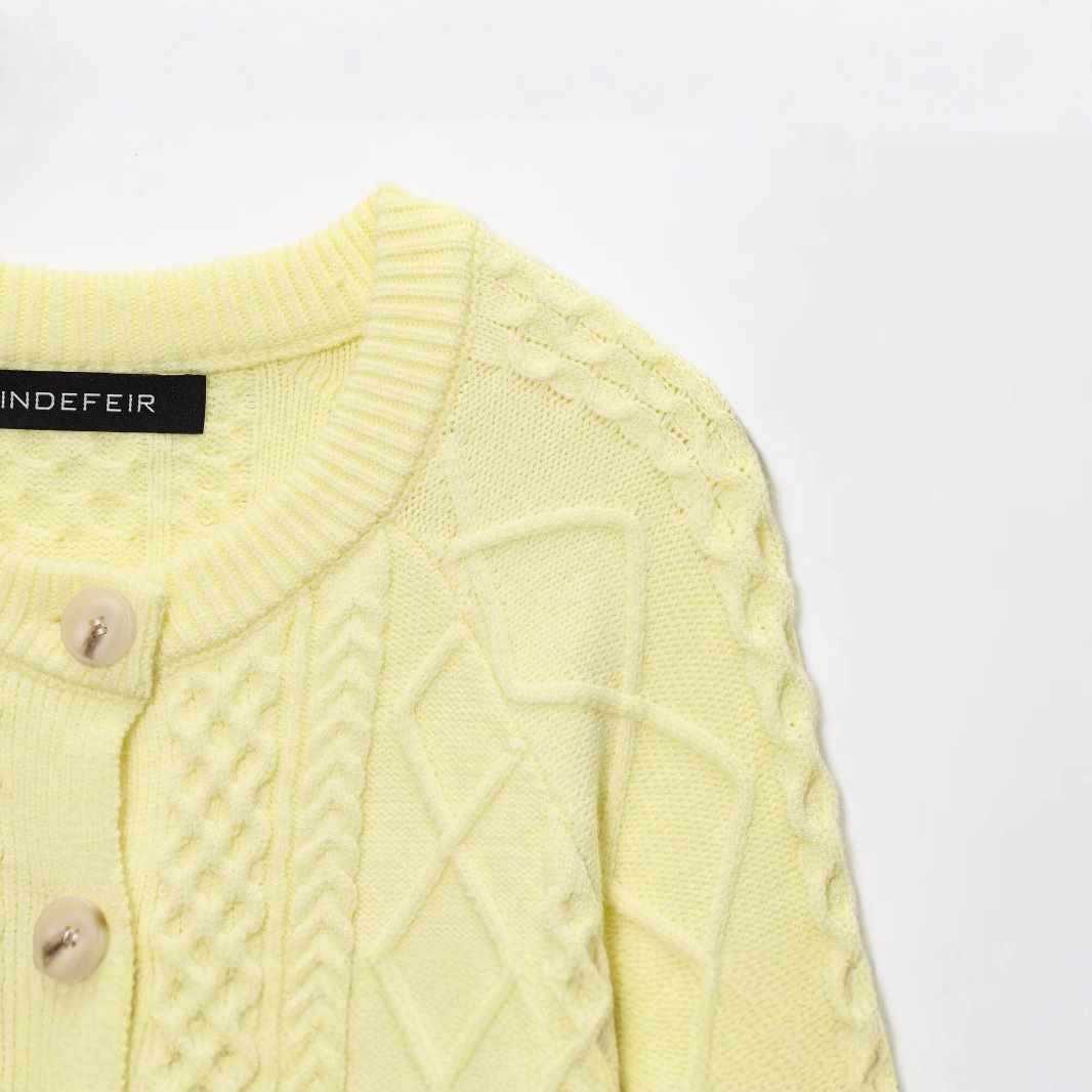 Damernas mjuka stickade cardigan med knapplist Mirla-Eva Jonsson