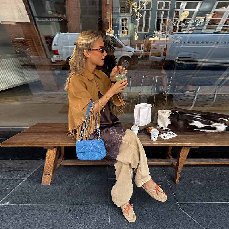 Damernas mocka poncho med fransar och elegant krage Mirla-Eva Jonsson