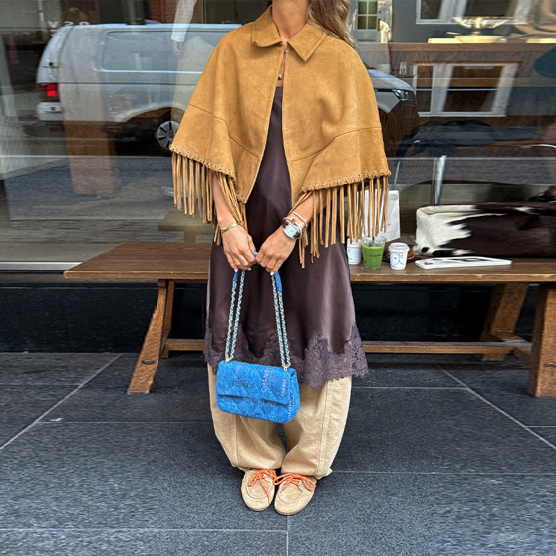 Damernas mocka poncho med fransar och elegant krage Mirla-Eva Jonsson