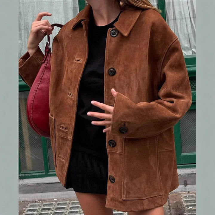 Damernas mockajacka med modern skärning och praktiska fickor Mirla-Eva Jonsson