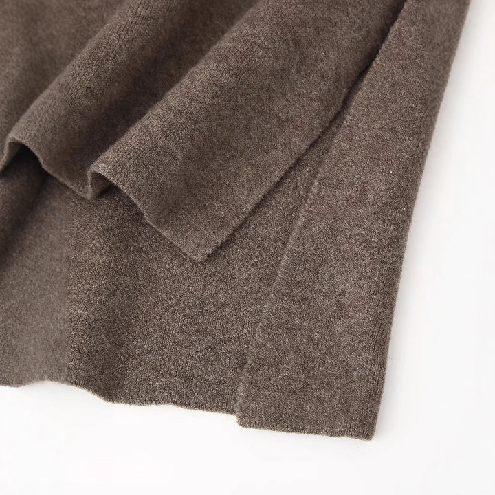 Damernas moda oversized-jacka med asymmetrisk skärning och stilig ståkrage Mirla-Eva Jonsson