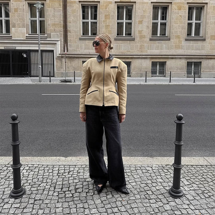Damernas mode Utility-jacka med hög krage och dragkedja Mirla-Eva Jonsson