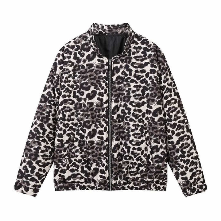 Damernas mode bikerjacka med leopardmönster och praktiska fickor Mirla-Eva Jonsson