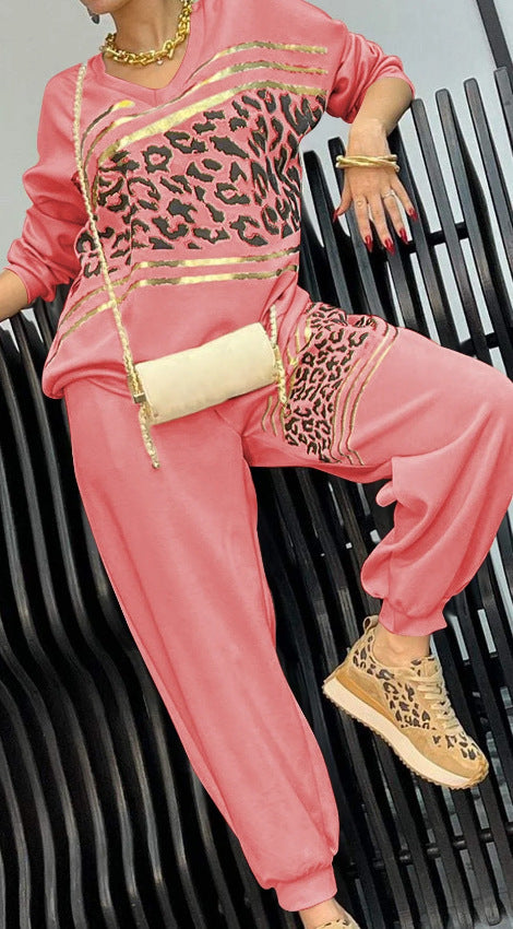 Damernas mode fritidsset med leopardmönster och lyxiga detaljer Mirla-Eva Jonsson
