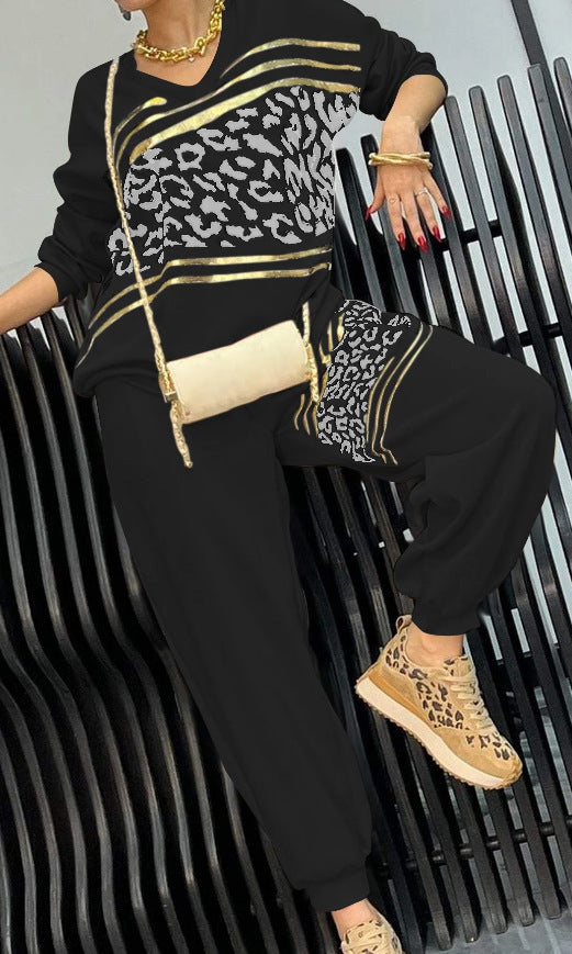 Damernas mode fritidsset med leopardmönster och lyxiga detaljer Mirla-Eva Jonsson