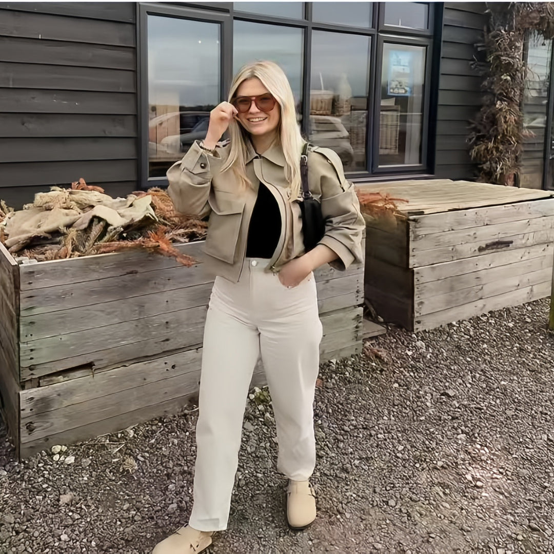 Damernas mode konstläderjacka med avslappnad passform och eleganta detaljer Mirla-Eva Jonsson