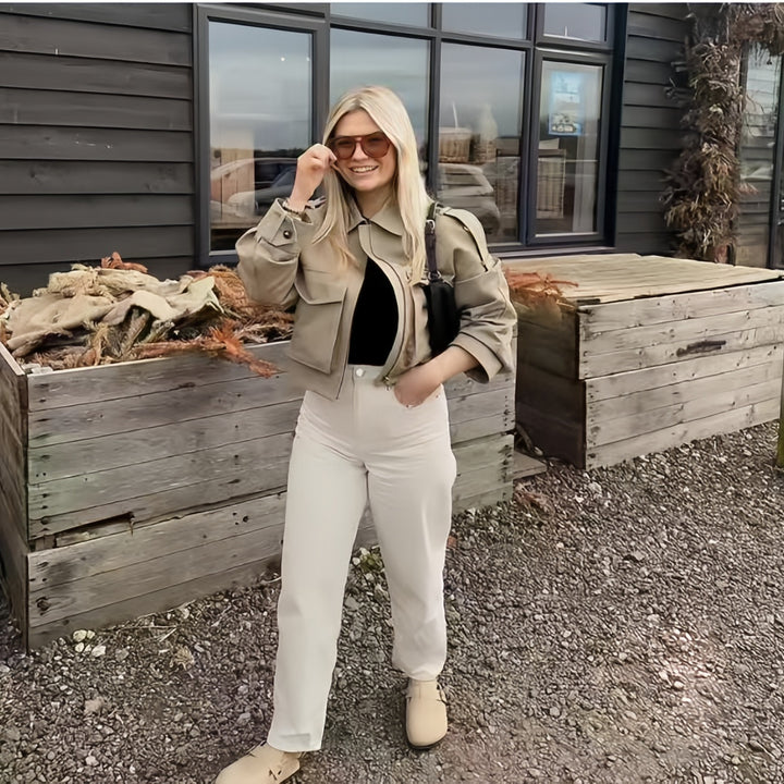 Damernas mode konstläderjacka med avslappnad passform och eleganta detaljer Mirla-Eva Jonsson