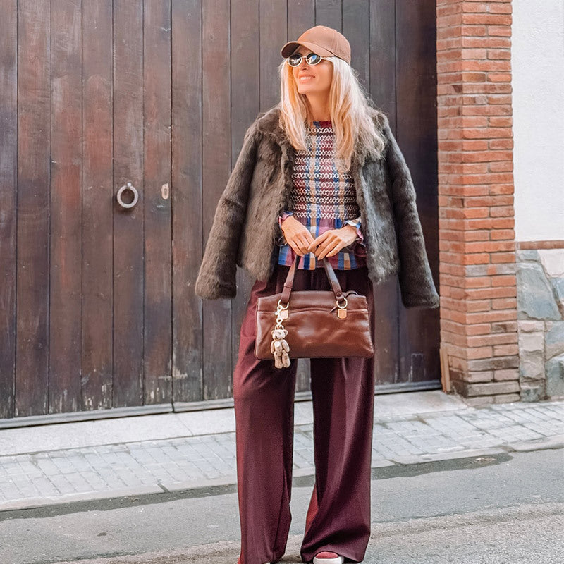 Damernas mode morotsbyxor med hög midja och eleganta veck Mirla-Eva Jonsson
