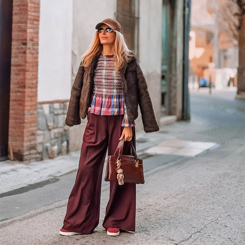 Damernas mode morotsbyxor med hög midja och eleganta veck Mirla-Eva Jonsson