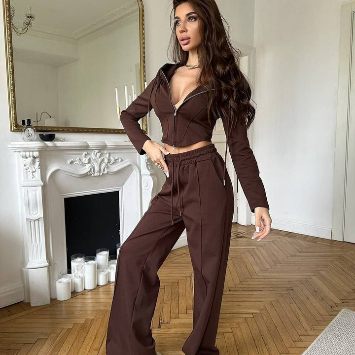 Damernas mode set med cropped huvtröja och vida joggingsbyxor Mirla-Eva Jonsson