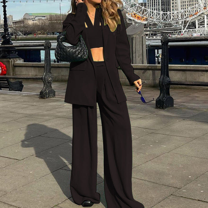 Damernas mode set med vid blazer och croppad topp Mirla-Eva Jonsson