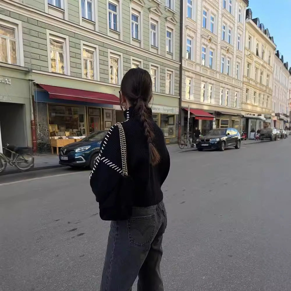 Damernas mode stickad tröja med unikt stygmönster Mirla-Eva Jonsson