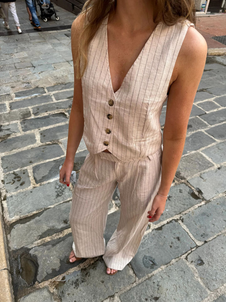 Damernas mode tvådelat set med ärmlös blus och vida ben Mirla-Eva Jonsson