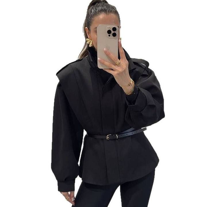 Damernas modeblazerjacka med skurna ärmar och figurnära passform Mirla-Eva Jonsson