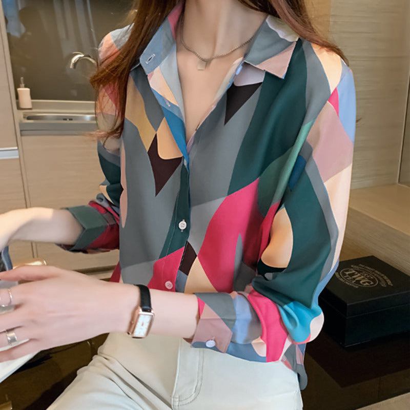 Damernas modeblus med geometriskt mönster Mirla-Eva Jonsson