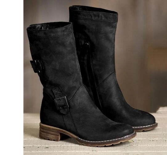 Damernas modeboots med sidodragkedja och dekorativa spännen Mirla-Eva Jonsson