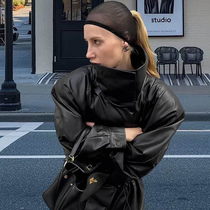 Damernas modejacka med elegant snitt och högkvalitativa detaljer Mirla-Eva Jonsson