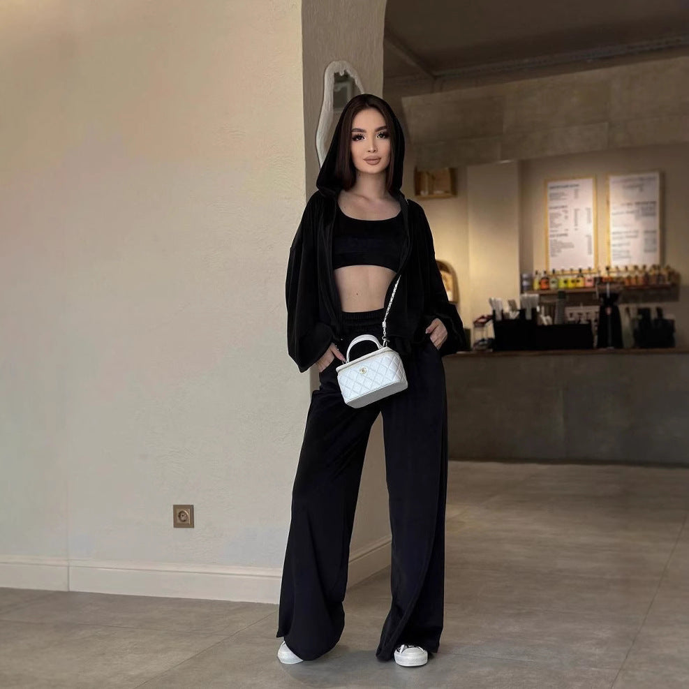 Damernas modekombinerbara fritidsset med cropped topp och mjuk jacka Eva Jonsson-Eva Jonsson