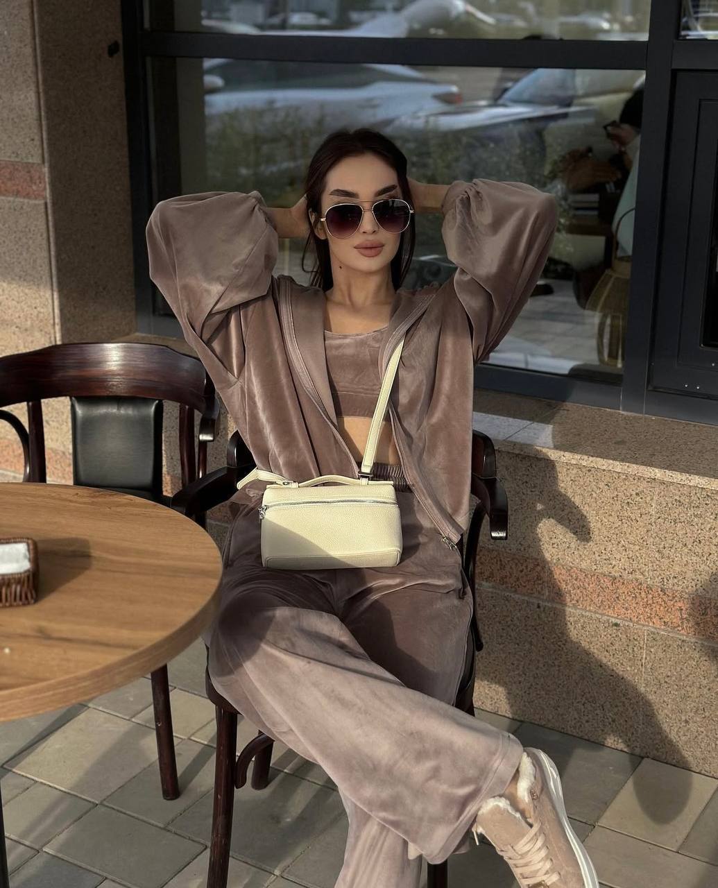 Damernas modekombinerbara fritidsset med cropped topp och mjuk jacka Eva Jonsson-Eva Jonsson