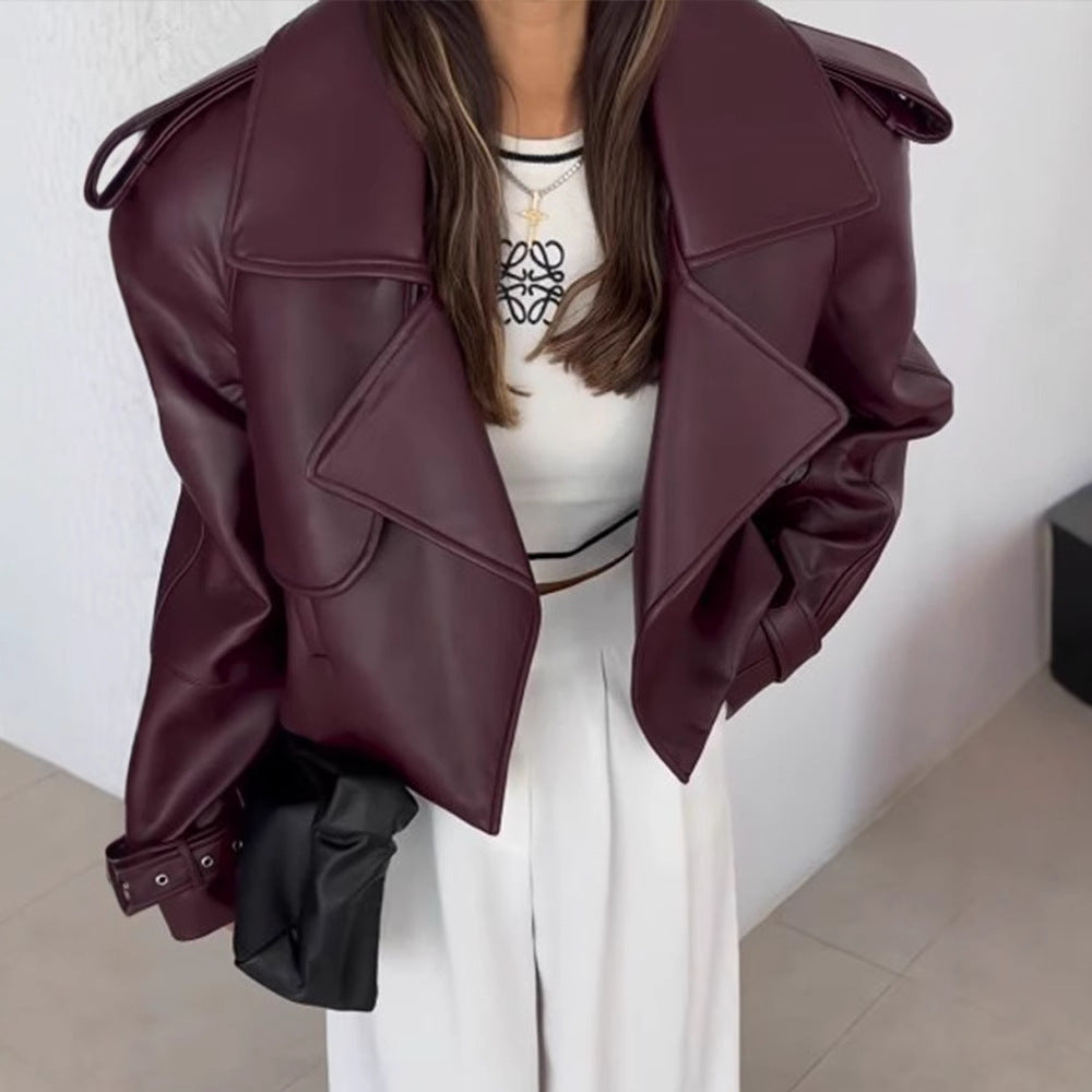 Damernas modekonstläderjacka med oversized snitt och bred krage Mirla-Eva Jonsson