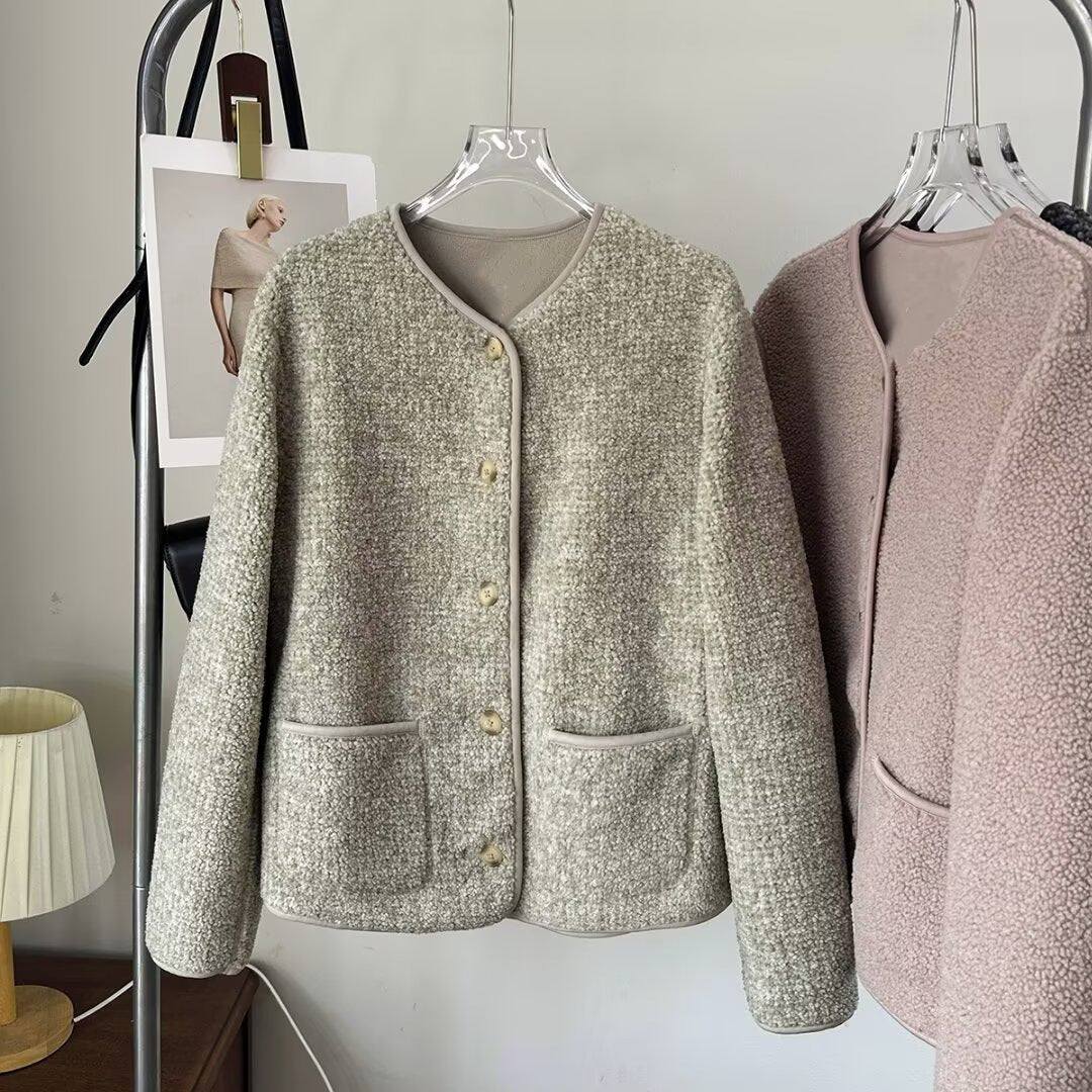 Damernas modemedvetna cardigan med knapppdetaljer och praktiska fickor Mirla-Eva Jonsson