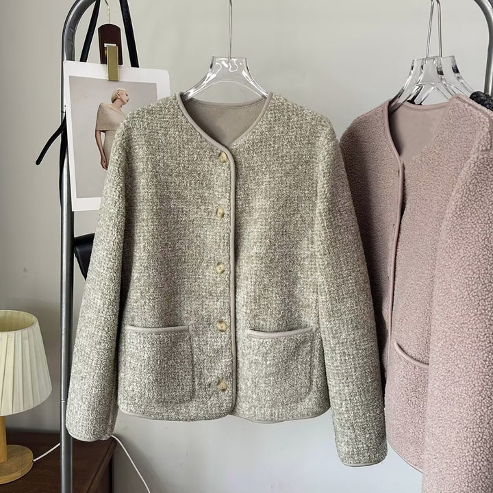 Damernas modemedvetna cardigan med knapppdetaljer och praktiska fickor Mirla-Eva Jonsson