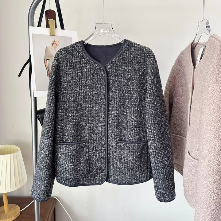 Damernas modemedvetna cardigan med knapppdetaljer och praktiska fickor Mirla-Eva Jonsson