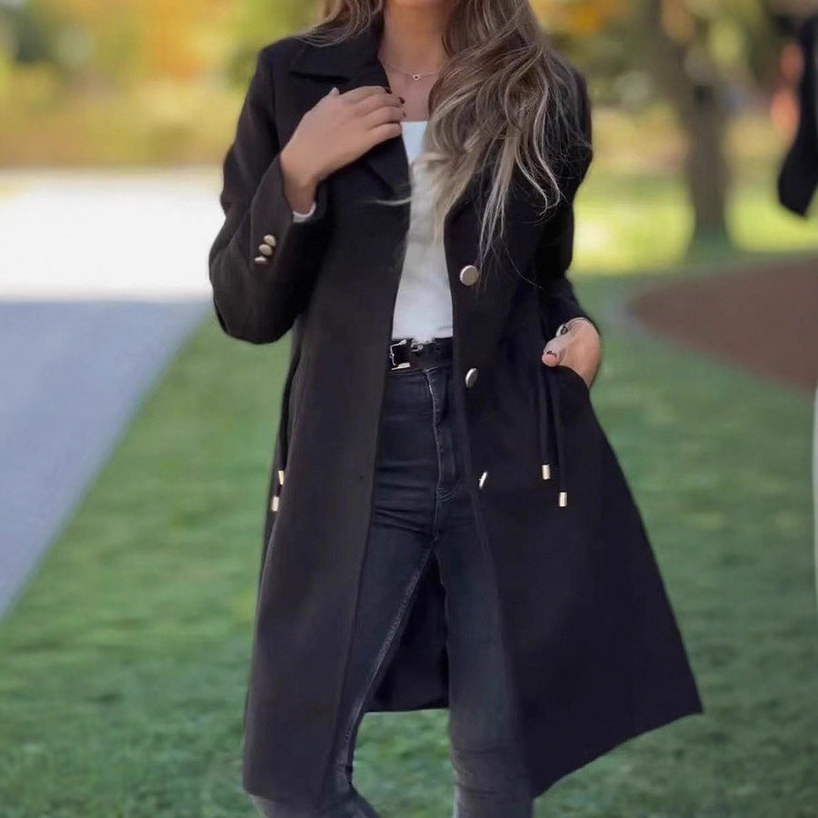 Damernas modeövergångjacka med italiensk snitt och eleganta detaljer Mirla-Eva Jonsson