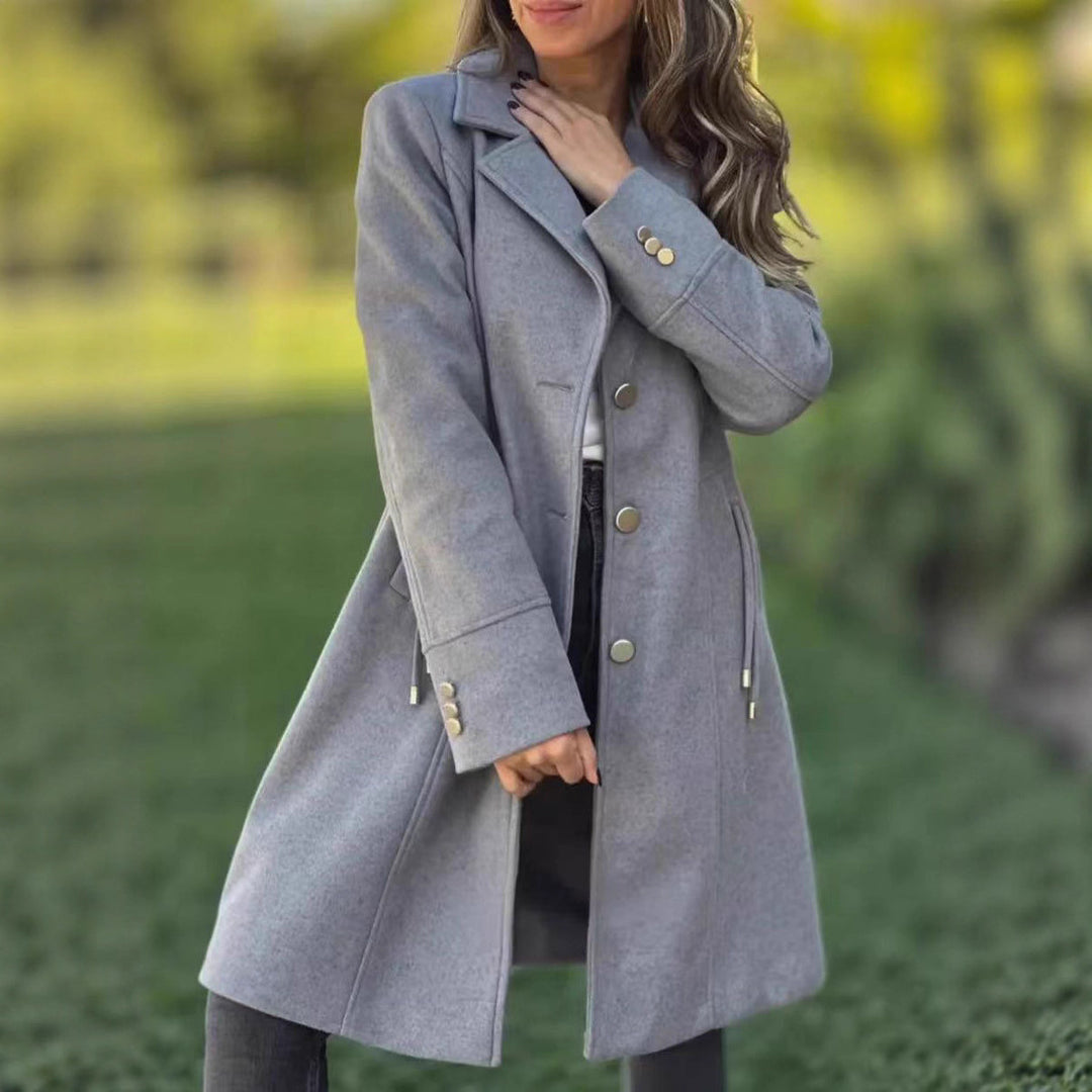 Damernas modeövergångjacka med italiensk snitt och eleganta detaljer Mirla-Eva Jonsson