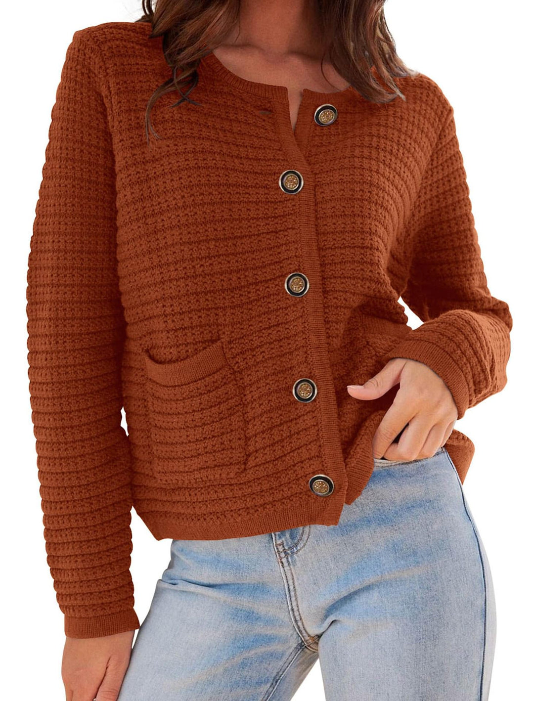 Damernas moderiktig cardigan med diskreta ribbestrukturer och eleganta knappar detaljer Eva Jonsson-Eva Jonsson
