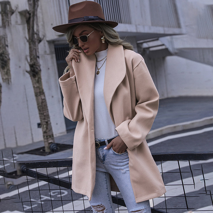 Damernas moderiktig oversized-kappa med strukturerad design Mirla-Eva Jonsson