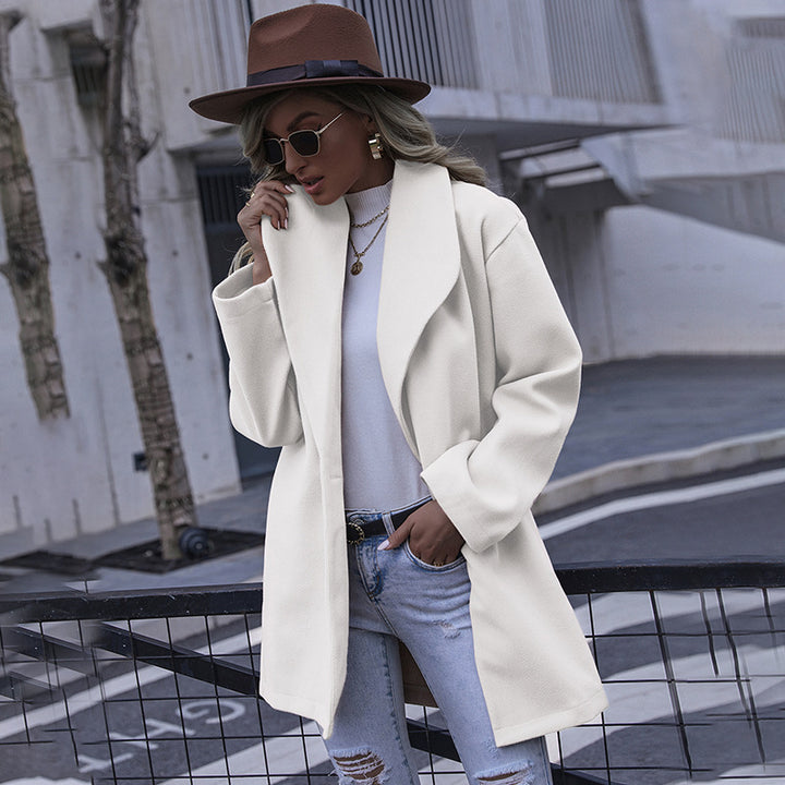 Damernas moderiktig oversized-kappa med strukturerad design Mirla-Eva Jonsson