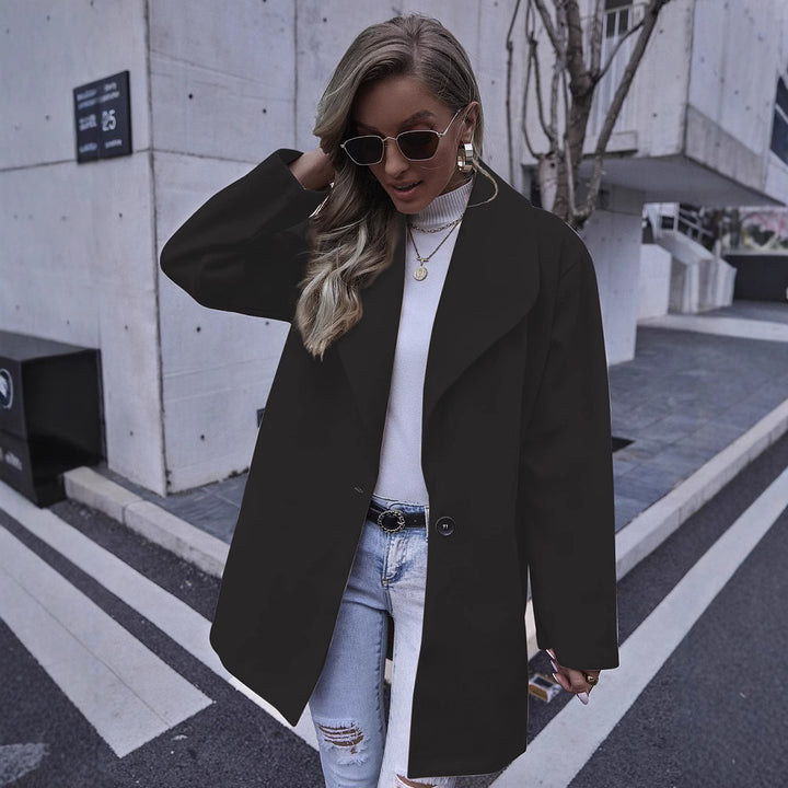 Damernas moderiktig oversized-kappa med strukturerad design Mirla-Eva Jonsson