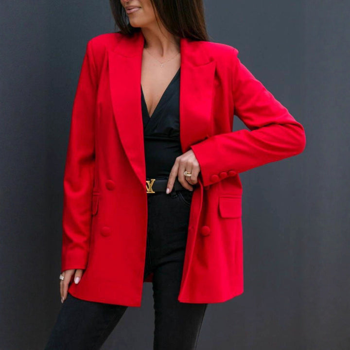 Damernas moderiktiga blazer med dubbel knapprad och lyxig design Mirla-Eva Jonsson