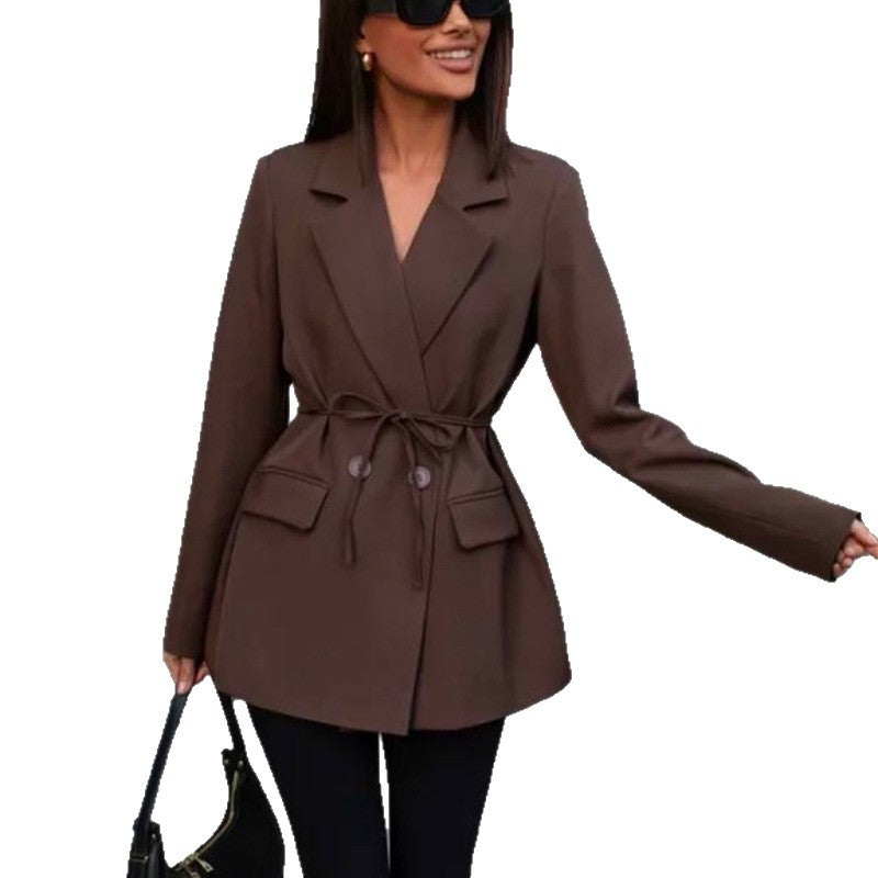 Damernas moderiktiga blazer med justerbart bälte Mirla-Eva Jonsson