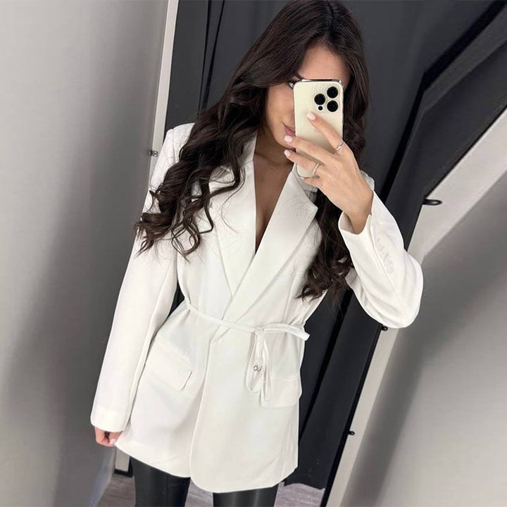 Damernas moderiktiga blazer med justerbart bälte Mirla-Eva Jonsson