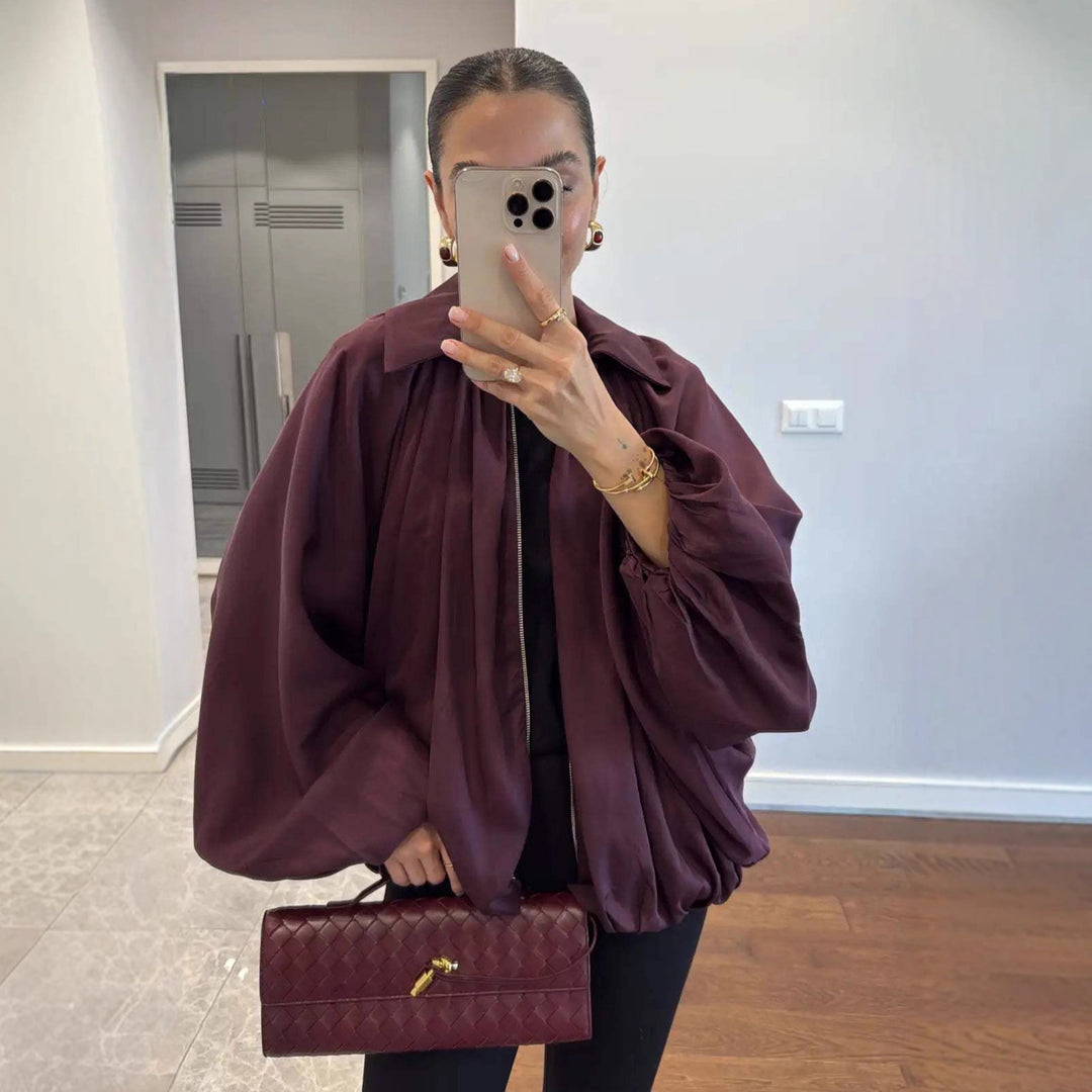 Damernas moderiktiga blousonjacka med volangärmar Mirla-Eva Jonsson