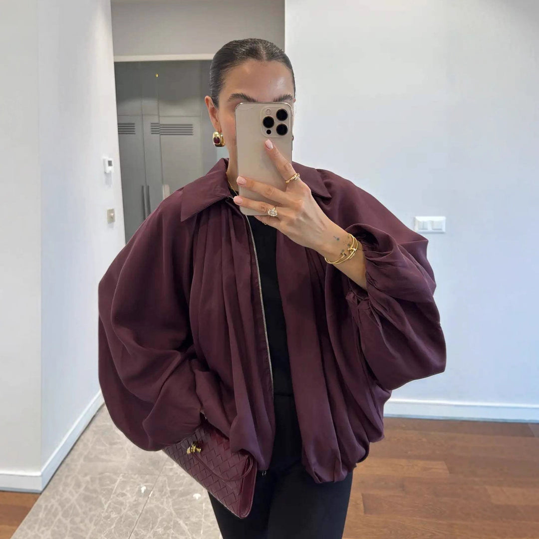 Damernas moderiktiga blousonjacka med volangärmar Mirla-Eva Jonsson