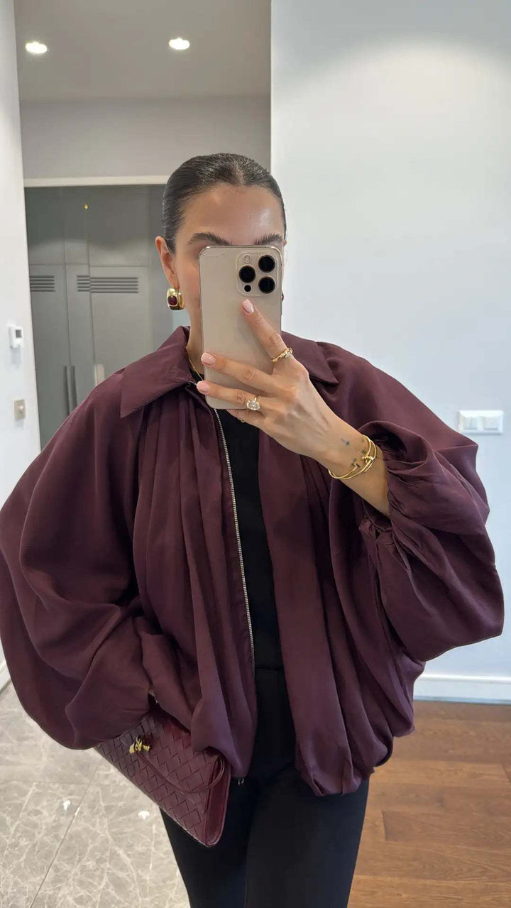 Damernas moderiktiga blousonjacka med volangärmar Mirla-Eva Jonsson