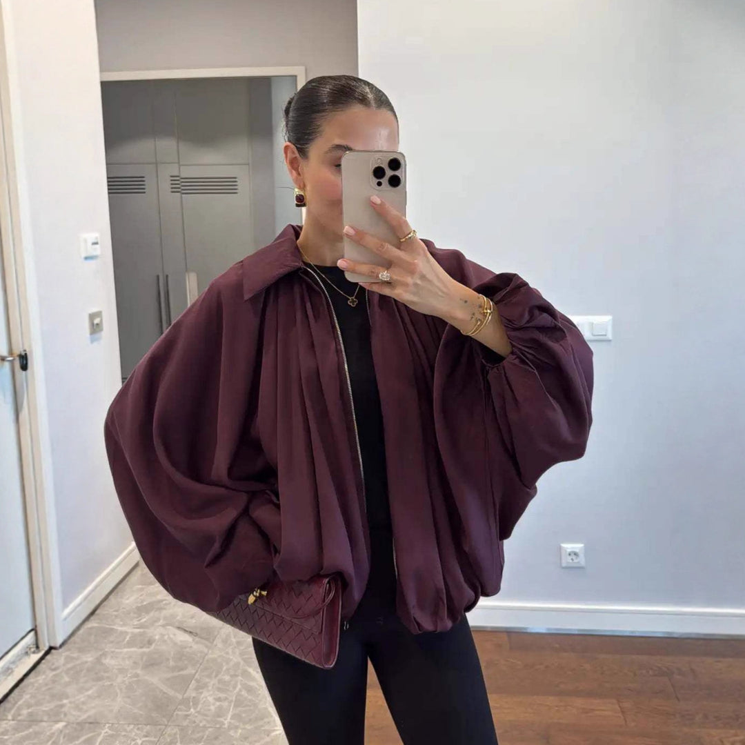 Damernas moderiktiga blousonjacka med volangärmar Mirla-Eva Jonsson