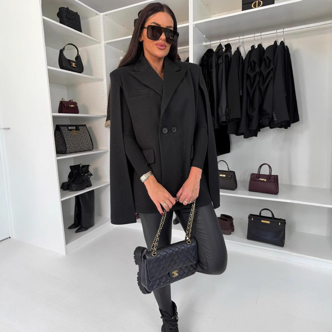 Damernas moderiktiga cape-blazer med dubbel knappslå Mirla-Eva Jonsson