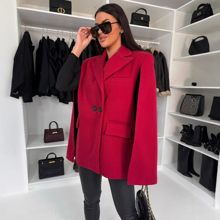 Damernas moderiktiga cape-blazer med dubbel knappslå Mirla-Eva Jonsson
