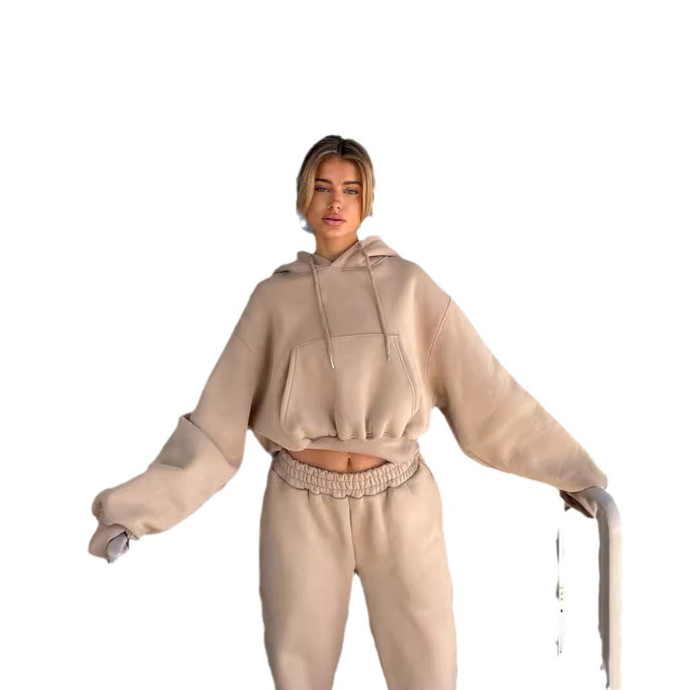 Damernas moderiktiga cropped Hoodie och avslappnande Joggingbyxor Set Mirla-Eva Jonsson