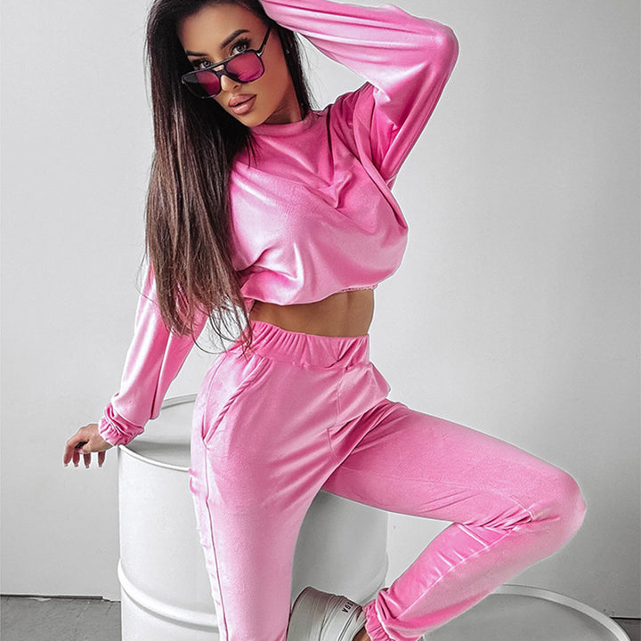 Damernas moderiktiga cropped sweat-set med elastisk midja och avslappnade byxor Eva Jonsson-Eva Jonsson